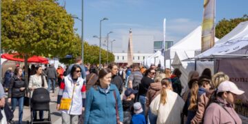 Gegužės 11 dieną į Marijampolę atvyksta pulkas darbščiųjų bitučių, tai amatininkus ir tautodailininkus suburianti mugė – „Dūzgia avilys“