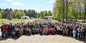 Tęsiamas ąžuolyno sodinimas Ukrainos karo aukų atminimui