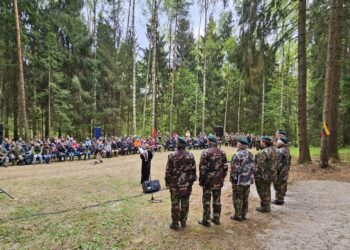 Lekėčių apylinkėse paminėtos Valkų mūšio 80-osios metinės