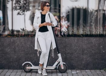 Elektrinis paspirtukas vasarai: kurie modeliai išlaiko didžiausius atstumus?