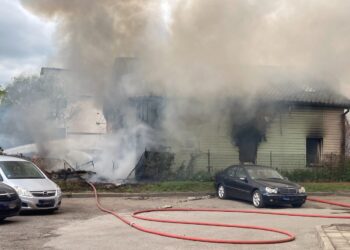 Marijampolėje gausios ugniagesių pajėgos gesina namą