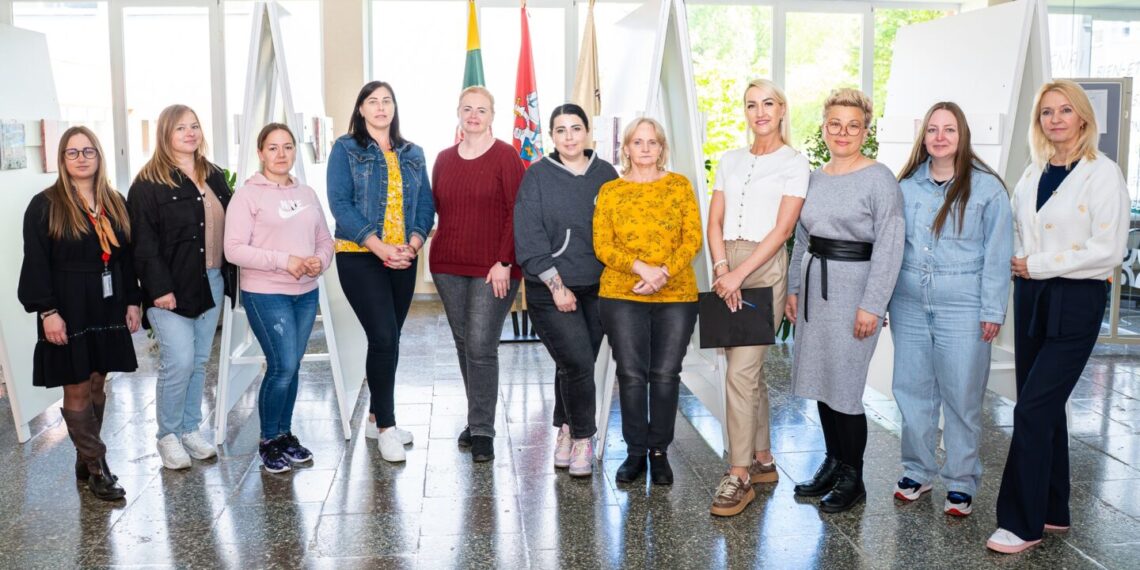 MTEC atidaryta išskirtinė meno terapijos tapybos darbų paroda