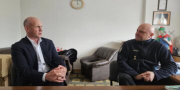 Šakiuose profesinės dienos proga pasveikinti ugniagesiai