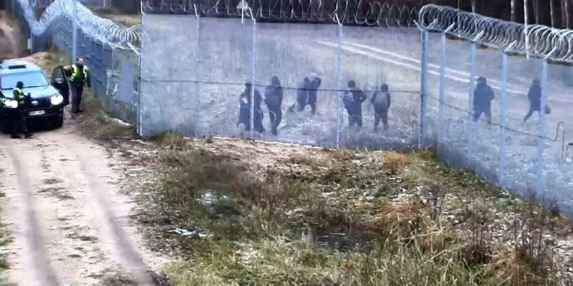 Lietuva padavė Baltarusiją į Hagos teismą dėl sukeltos migrantų krizės