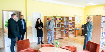 Dėmesys švietimo įstaigoms – savivaldybės vadovai apsilankė Marijampolės „Saulės“ pradinės mokykloje