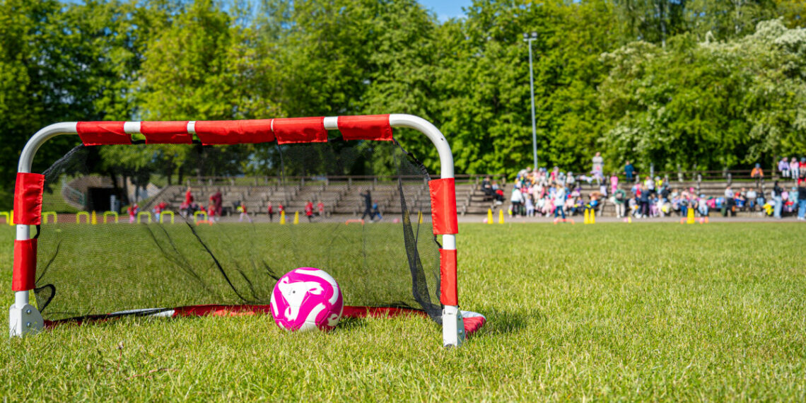 Mažieji marijampoliečiai sportavo ir šėlo futbolo šventėje