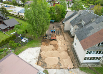 Mokolų kaime atnaujinama automobilių stovėjimo aikštelė