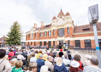 Marijampolės geležinkelio stotyje surengtas performansas „Susitikime perone“