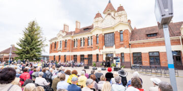 Marijampolės geležinkelio stotyje surengtas performansas „Susitikime perone“