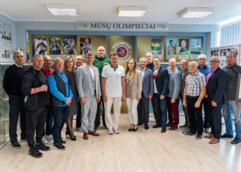 Marijampolėje – išskirtinis vizitas: krepšinio legendos pagerbė sporto istoriją ir įkvėpė jaunimą