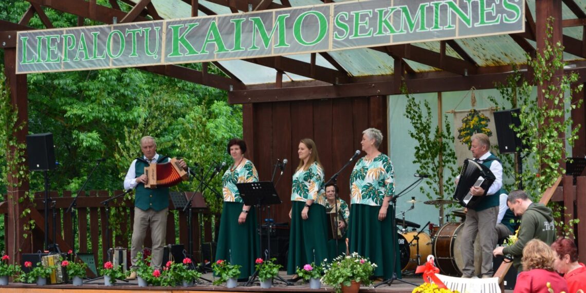 Liepalotuose nuaidėjo tradicinė Sekminių šventė
