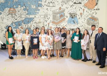 25-ąjį jubiliejų švenčiančioje MTEC iškilmingai surengta diplomų įteikimo šventė