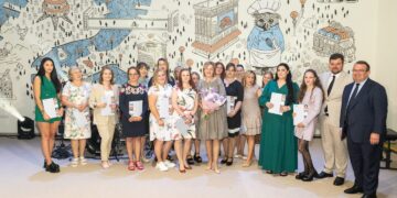 25-ąjį jubiliejų švenčiančioje MTEC iškilmingai surengta diplomų įteikimo šventė