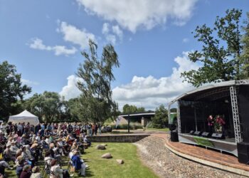 Poezijos parke surengta trečioji „Senjorų vasaros fiesta“: šventė, kurioje amžius tėra tik skaičius