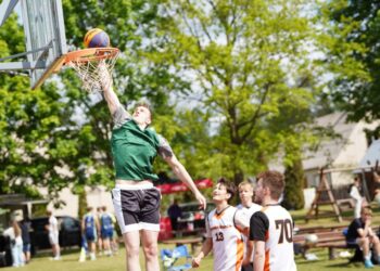 Vasaros sporto švenčių turnyrų „Kazlų Rūdos savivaldybės Taurei laimėti“ starte - „Blykstės“ tinklininkų ir „Niekam nereikalingi“ krepšininkų triumfas
