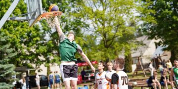 Vasaros sporto švenčių turnyrų „Kazlų Rūdos savivaldybės Taurei laimėti“ starte - „Blykstės“ tinklininkų ir „Niekam nereikalingi“ krepšininkų triumfas