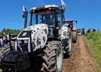 Ūkininkai Lietuvoje pirmą kartą surengė „Traktorių dakaro“ lenktynes