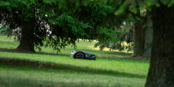 Išmanioji Marijampolė – nuo šiandien dalį miesto vejų prižiūri robota