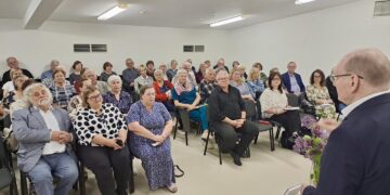 Šakių viešojoje bibliotekoje vyko susitikimas su politiku ir žurnalistu Česlovu Juršėnu
