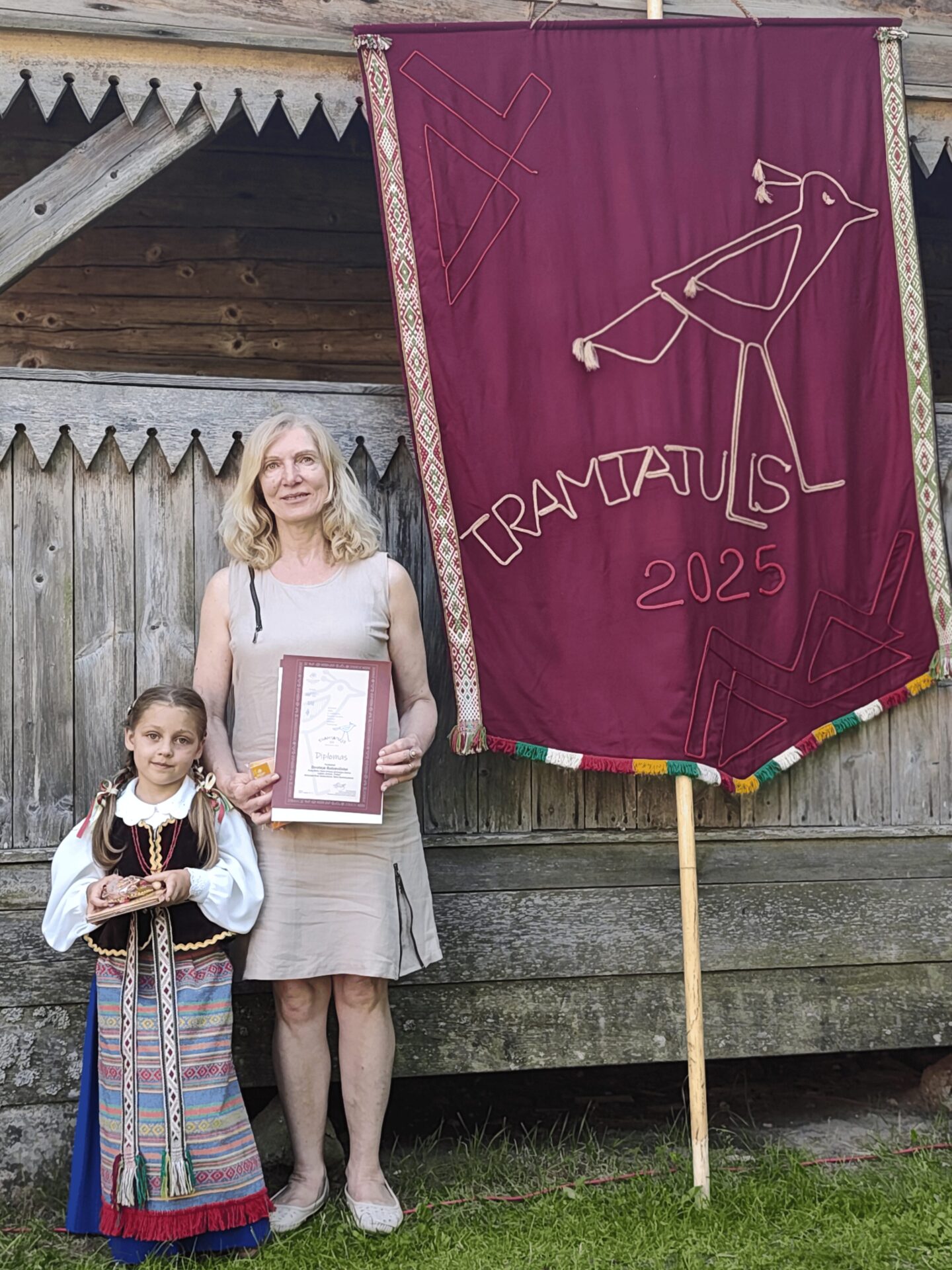 Laureatė Dorotėja Rudzevičiūtė (kairėje)