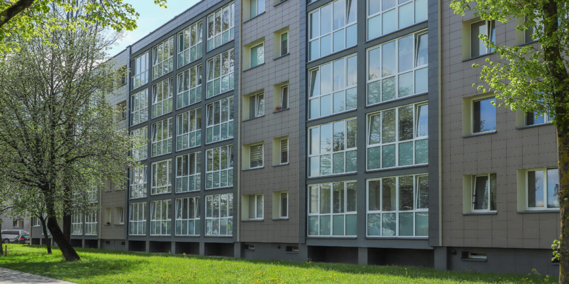 Išrinkti labiausiai įkvepiantys daugiabučių namų renovacijos projektai: vienas iš jų - Marijampolėje