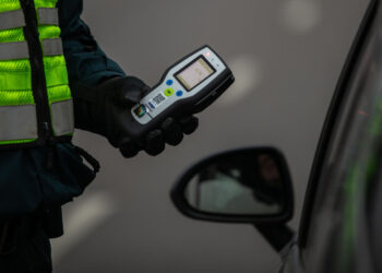 Šakių rajone mašiną galimai vairavusiam vyrui nustatytas 4,27 promilės girtumas