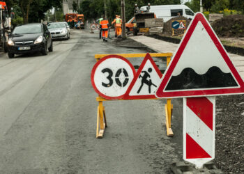 Seimas linkęs leisti savivaldybėms rinkti rinkliavą už eismo ribojimus
