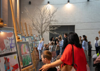 Marijampolės kultūros centro fojė atidaryta piešinių paroda „Būk saugus – įspėk kitus“