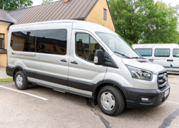 Marijampolės socialinės pagalbos centras įsigijo naują specializuotą automobilį klientų patogumui ir paslaugų kokybei gerinti