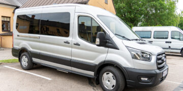 Marijampolės socialinės pagalbos centras įsigijo naują specializuotą automobilį klientų patogumui ir paslaugų kokybei gerinti