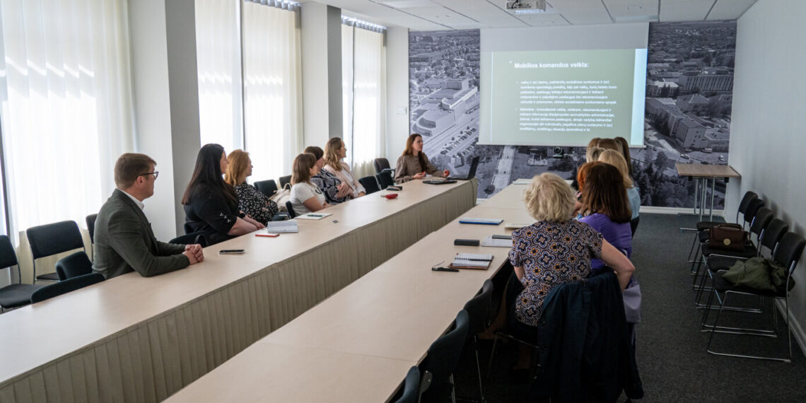 Socialinių paslaugų inovacija Marijampolėje: pristatytas mobilios komandos projektas
