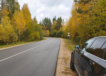 Girkantuose neblaivus vairuotojas nulėkė nuo kelio: nustatytas sunkus girtumo laipsnis