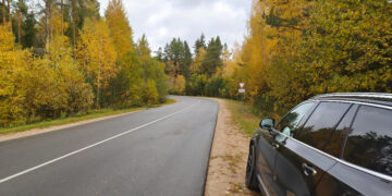 Girkantuose neblaivus vairuotojas nulėkė nuo kelio: nustatytas sunkus girtumo laipsnis