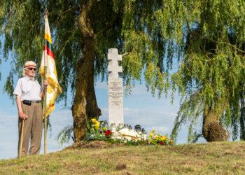 Atidengtas atminimo ženklas žuvusiems Tauro apygardos Vytauto rinktinės partizanams