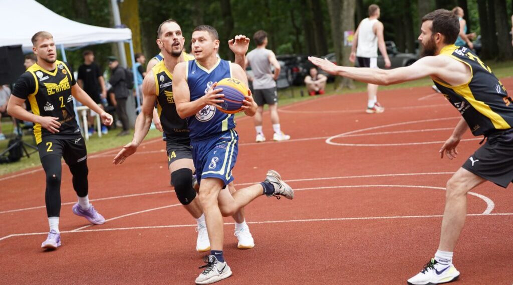 Antanavo vasaros sporto šventės 2×2 tinklinio turnyro nugalėtojai – „Daktarai“, 3×3 krepšinio čempionai „Niekam nereikalingi“, 6×6 futbolo turnyre triumfavo „Niekur nežaidę“