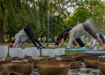 Marijampolės Poezijos parke praūžė penktasis „Atsipalaiduok“ renginys, kvietęs sustoti ir įsiklausyti