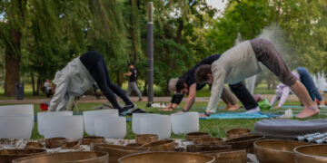 Marijampolės Poezijos parke praūžė penktasis „Atsipalaiduok“ renginys, kvietęs sustoti ir įsiklausyti