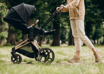 Geriausi 2025 metų kūdikių vežimėliai: ką iš tikrųjų sako tėvai, o ne reklamos?