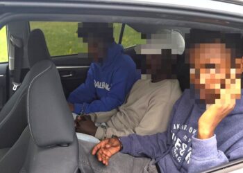 Iš Baltarusijos įsibrovusius prieglobsčio Latvijoje „prašytojus“ Estijos pilietis gabeno į Vakarus