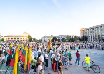 Marijampoliečiai Valstybės dieną šventė kartu – su malda, muzika ir giesme