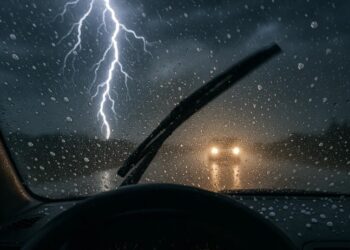 Vairavimas audros metu