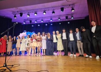 Vinco Kudirkos gimnazijos abiturientams įteikti brandos atestatai