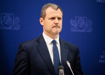 Skandaluose įbridusių politikų atostogos anksčiau vertintos kitaip: griežtai kalbėjo ir prezidentas, ir socdemai