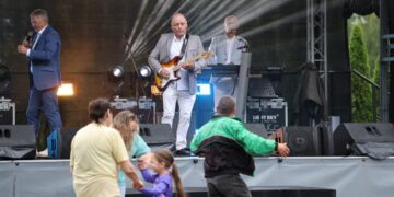 Vasaros šventė Gudeliuose nuskambėjo su pramogomis ir šypsenomis