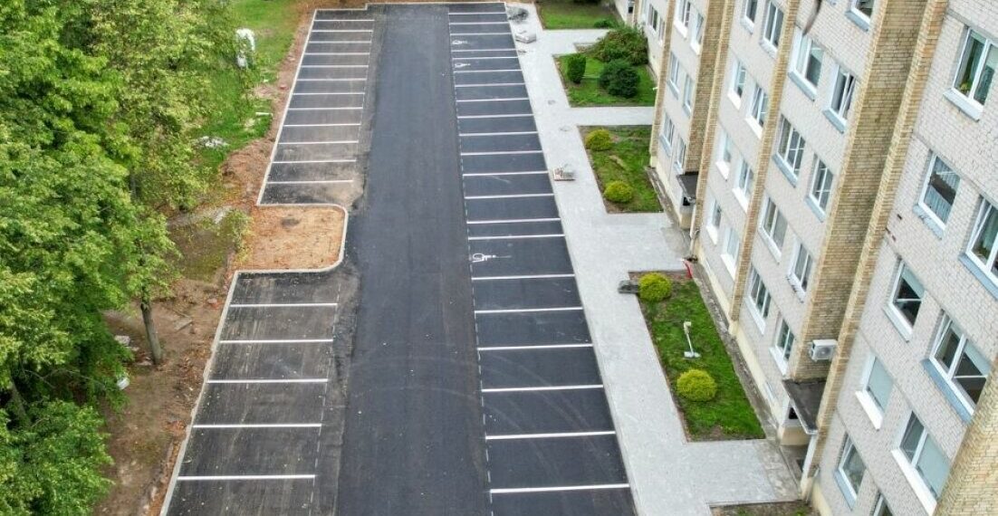 R. Juknevičiaus gatvėje - daugiau vietos gyventojų automobiliams