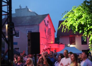 MALONNY: kai miestas tampa drobe