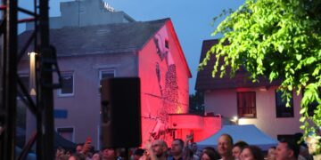 MALONNY: kai miestas tampa drobe