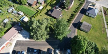 Mokolų kaime – baigti automobilių stovėjimo aikštelės tvarkymo darbai