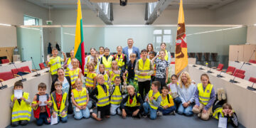 Mažieji pasaulio lietuviai Marijampolėje: stovykla „Linksmoji vasara“ kvietė pažinti gimtinę