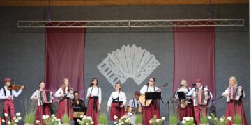 Kapelos subūrė Baraginę: dainos, šokiai ir kaimyniška šiluma